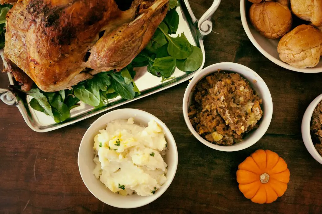 Thanksgiving dinner holiday food safety tips for pets.